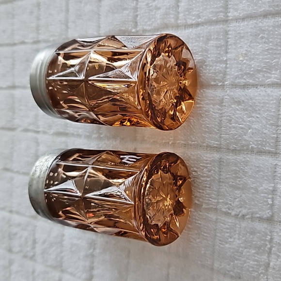 Pink Depression Glass Salt and Pepper Shakers in Windsor Pattern - Picture 2 of 7